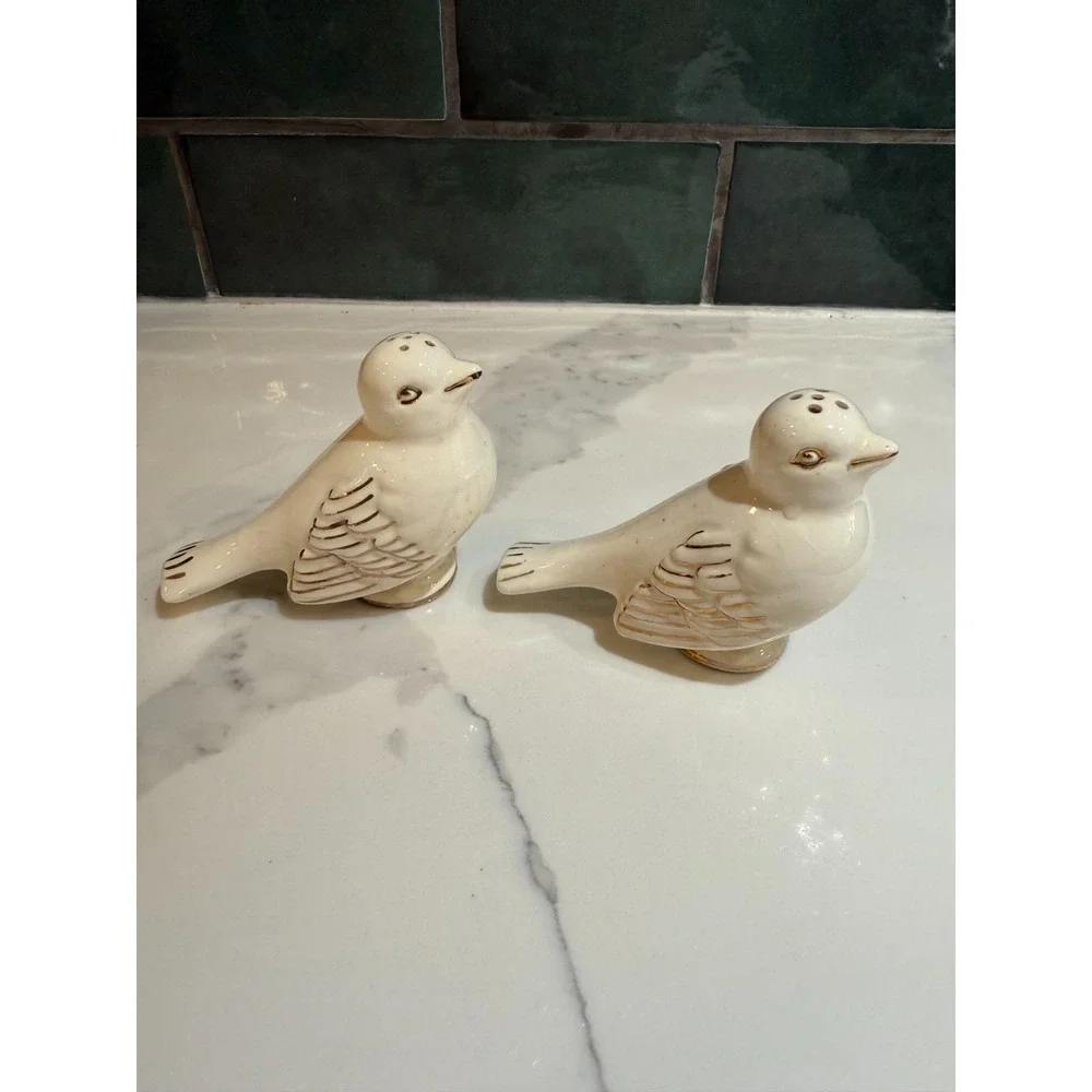 VINTAGE WHITE DOVE Bird SALT & PEPPER SHAKERS JAPAN Hand painted Japan